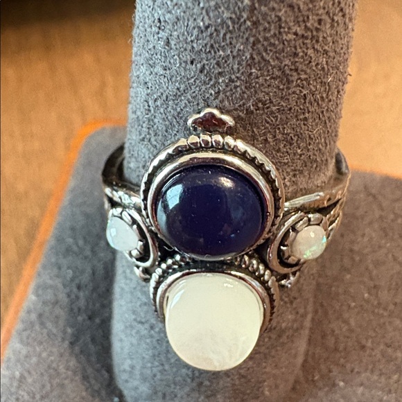 HOLDING Elegant Silver Moonstone and Blue Labradorite Ring - Picture 13 of 13